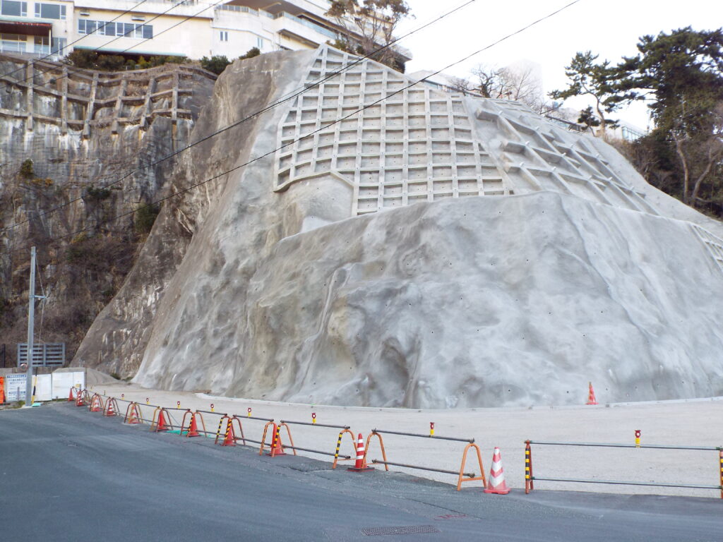 急傾斜地対策に伴う測量及び設計委託業務（入受－6）