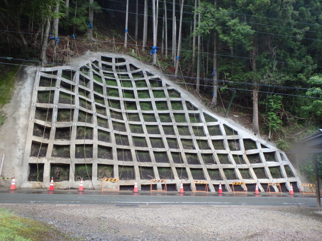 道路災害防止工事の内測量及び設計業務委託