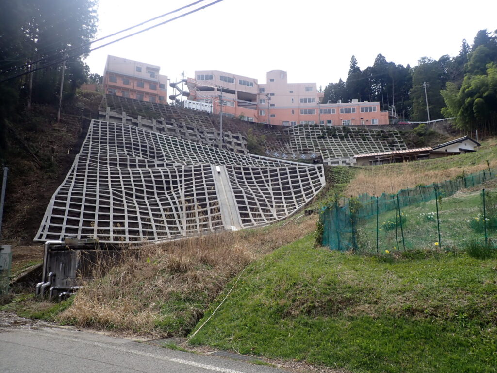 急傾斜地崩壊対策工事（防災・安全）（重点）の内設計及び積算資料作成業務委託